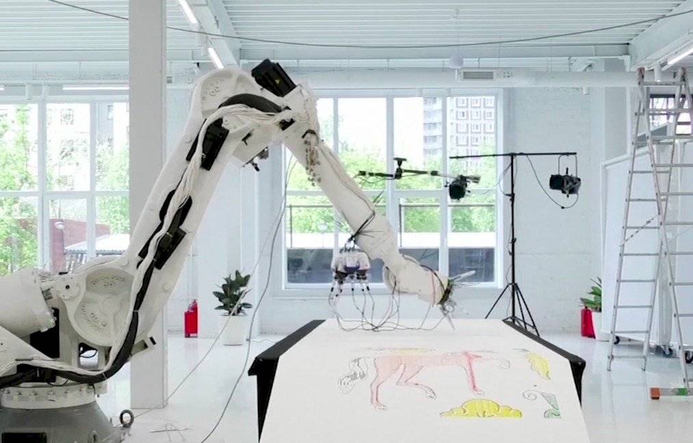 Aparece robot que puede diseñar arte en Rusia