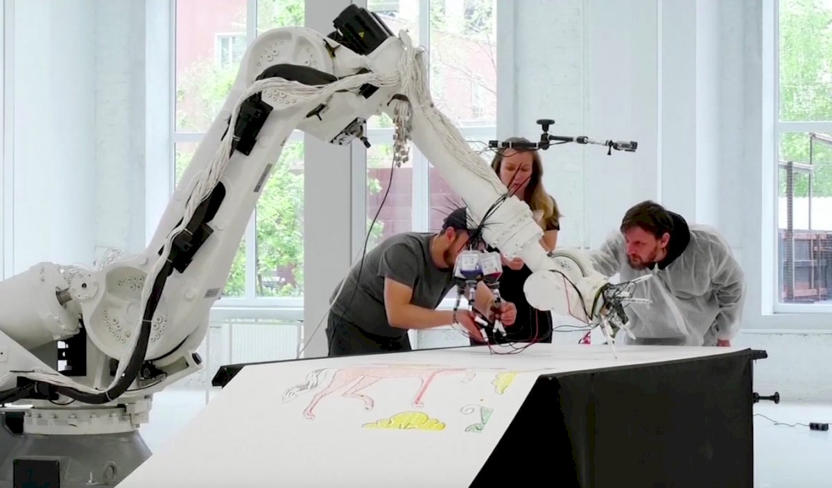 Aparece robot que puede diseñar arte en Rusia