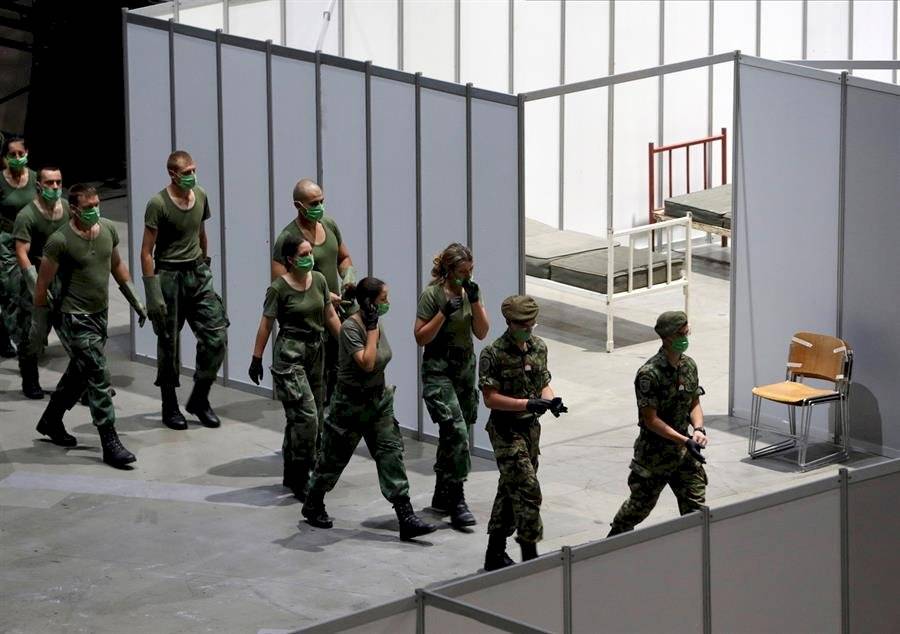 Declaran el toque de queda en Serbia ante la "situación alarmante" por Covid-19; habitantes salen a protestar