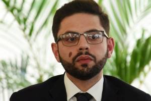 Secretario de Hacienda dice su nuevo rol de profesor no atrasará llegada de los $600