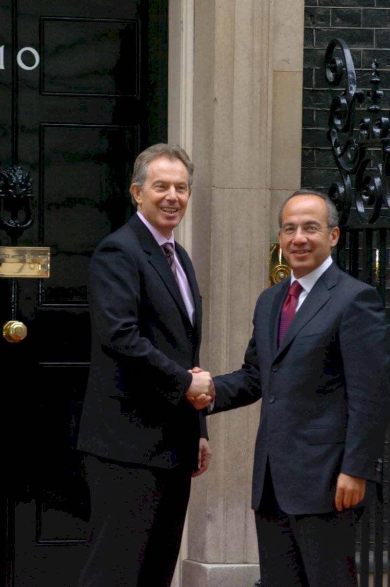 En 2007 recibió al entonces presidente, Felipe Calderón, en el número 10 de Downing Street, la oficina del primer ministro británico