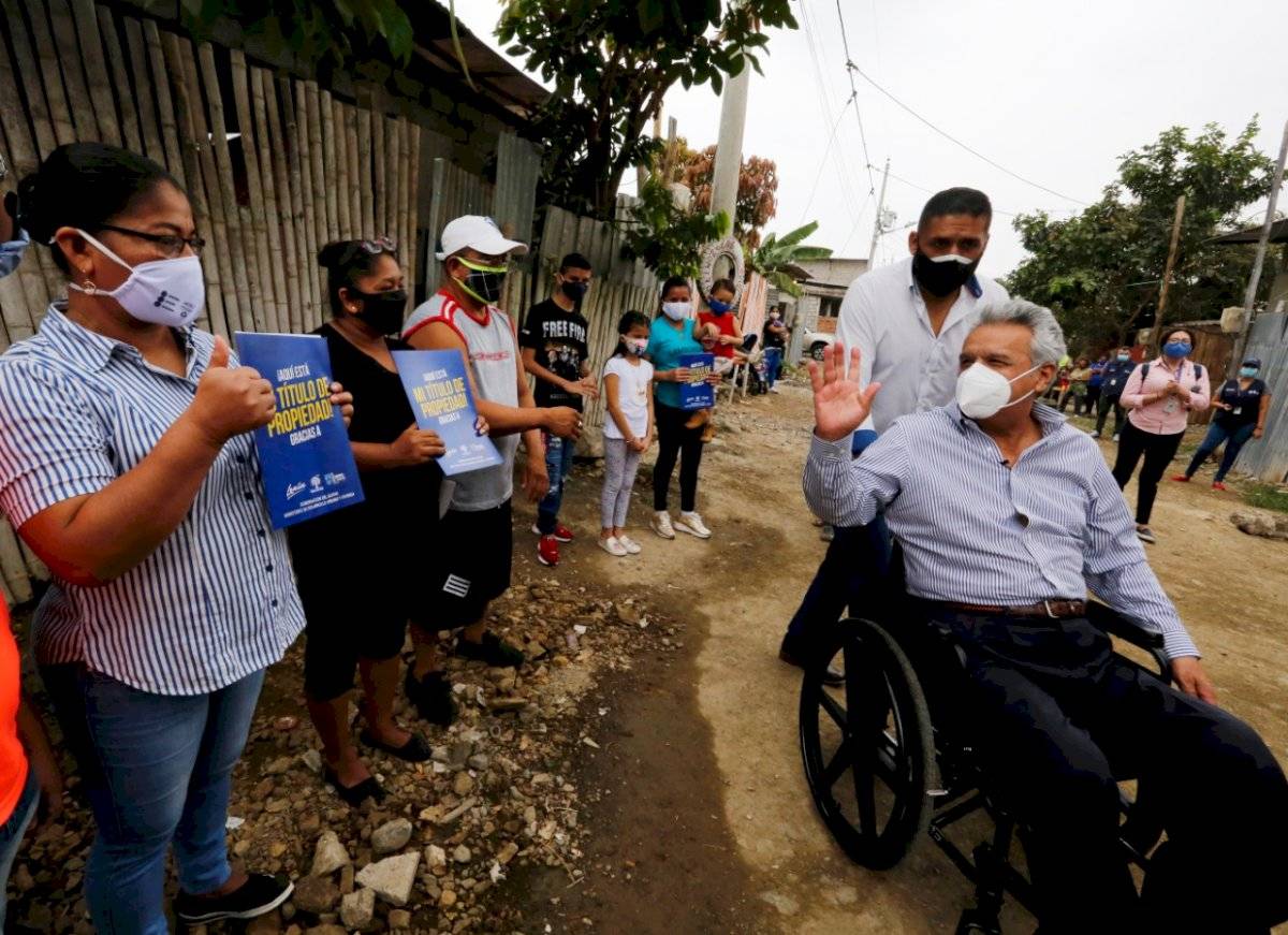 Entrega de títulos de propiedad a familias de Monte Sinaí