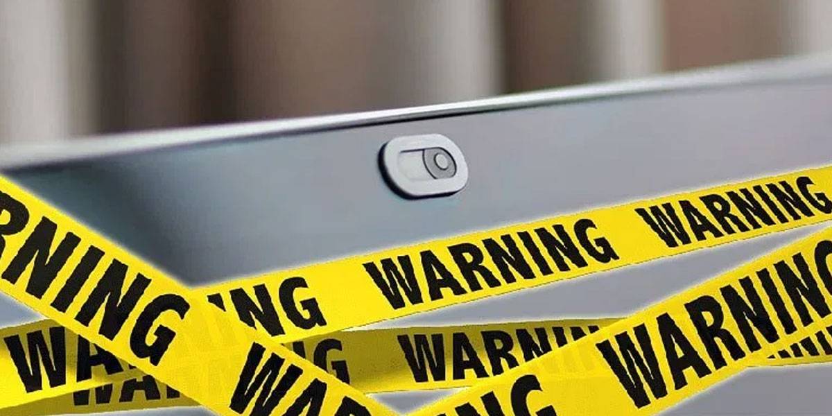 Apple pide que no tapes la webcam de tu MacBook porque daña la pantalla