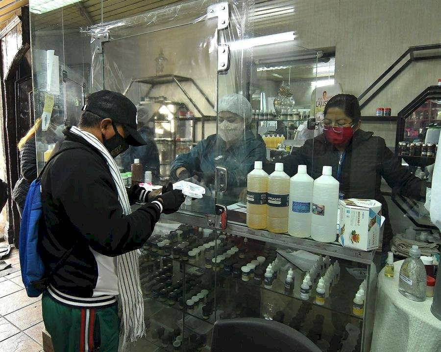 Autoridades en Bolivia advierten de que el dióxido de cloro no está autorizado para tratar la COVID-19