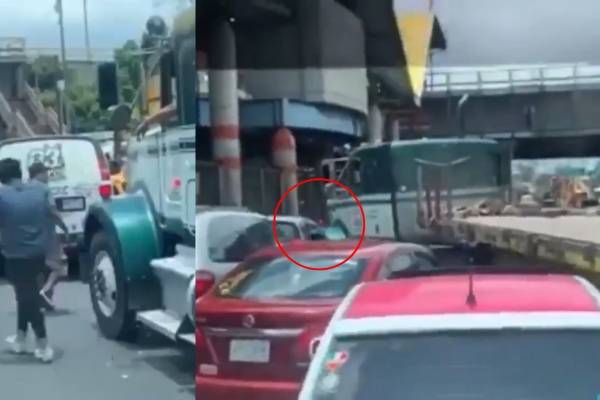 Tráiler choca con automóvil por echarle
