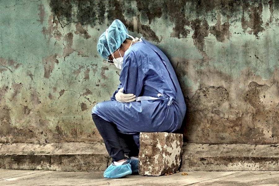 El cansancio emocional afecta al personal médico que enfrenta en primera línea al Covid-19
