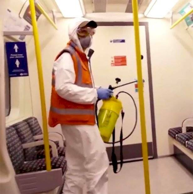  Bansky en el Metro de Londres 