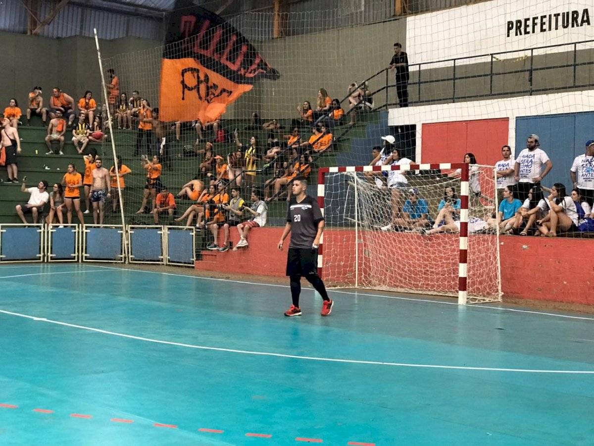 Guilherme Abreu como goleiro no time da Belas Artes