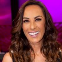 Consuelo Duval conquista con un pantalón skinny, top verde y botas de combate
