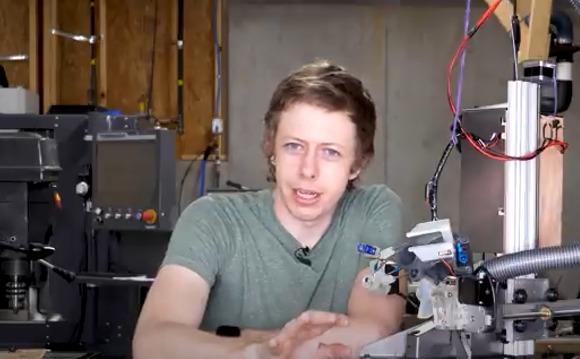 Shane tras someterse al robot que corta cabello Shane tras someterse al robot que corta cabello