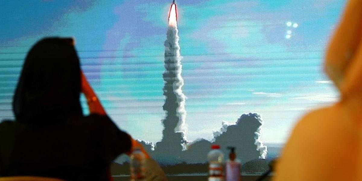 Emiratos Árabes Unidos lanza misión espacial a Marte con éxito