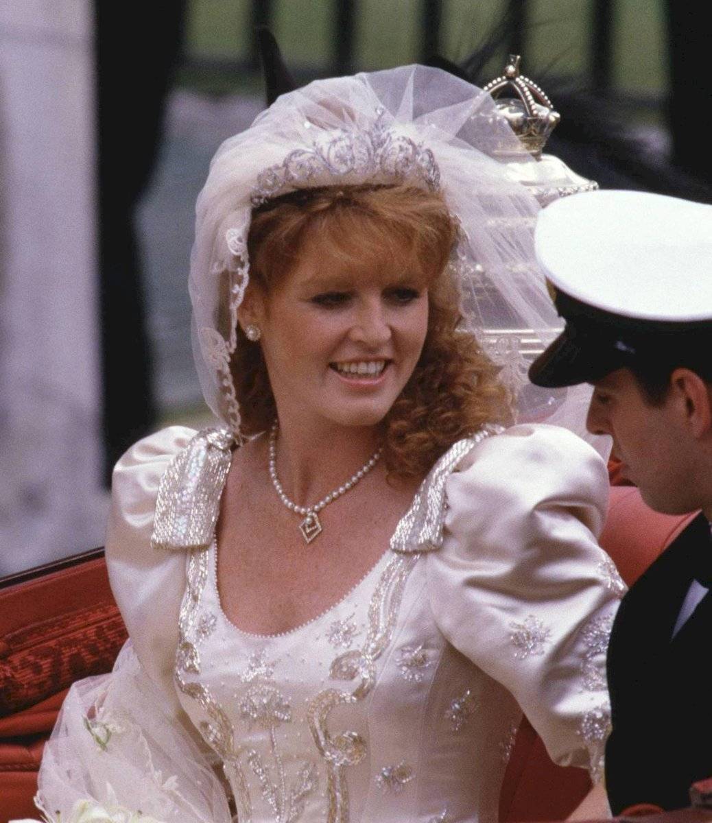 Estas son las icónicas y exuberantes tiaras que han llevado las novias