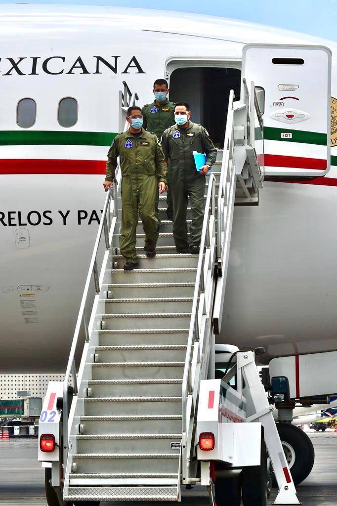 Llegada avión presidencial