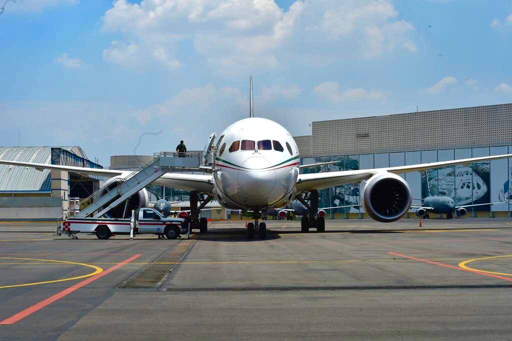 Llegada avión presidencial
