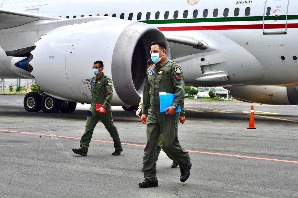 Llegada avión presidencial