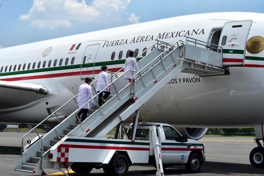 Llegada avión presidencial
