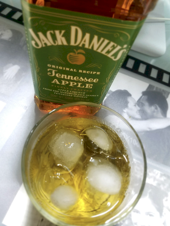 Para este calor: prepara deliciosos cocteles en casa con este whiskey sabor a manzana