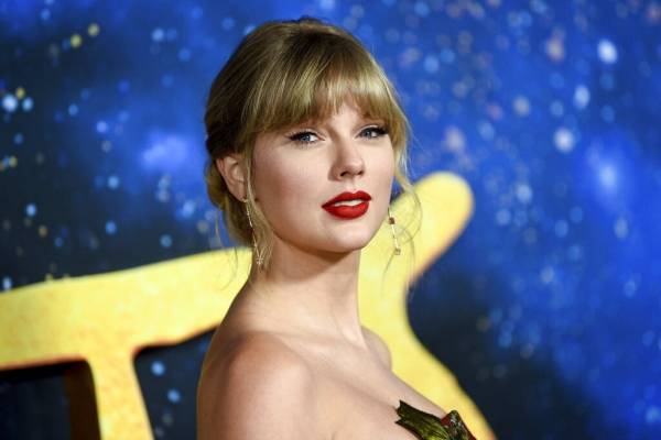 Taylor Swift sorprende estrenando el álbum “Folklore”