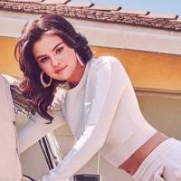 Selena Gomez impacta mostrando la lujosa camioneta donde viaja con todas las comodidades
