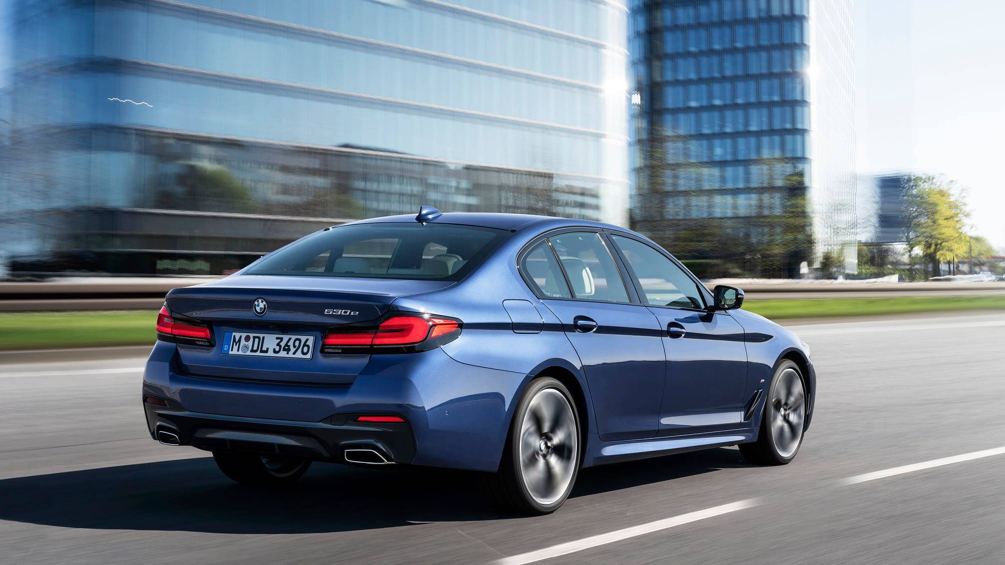 BMW promete 25 electrificados en 2023