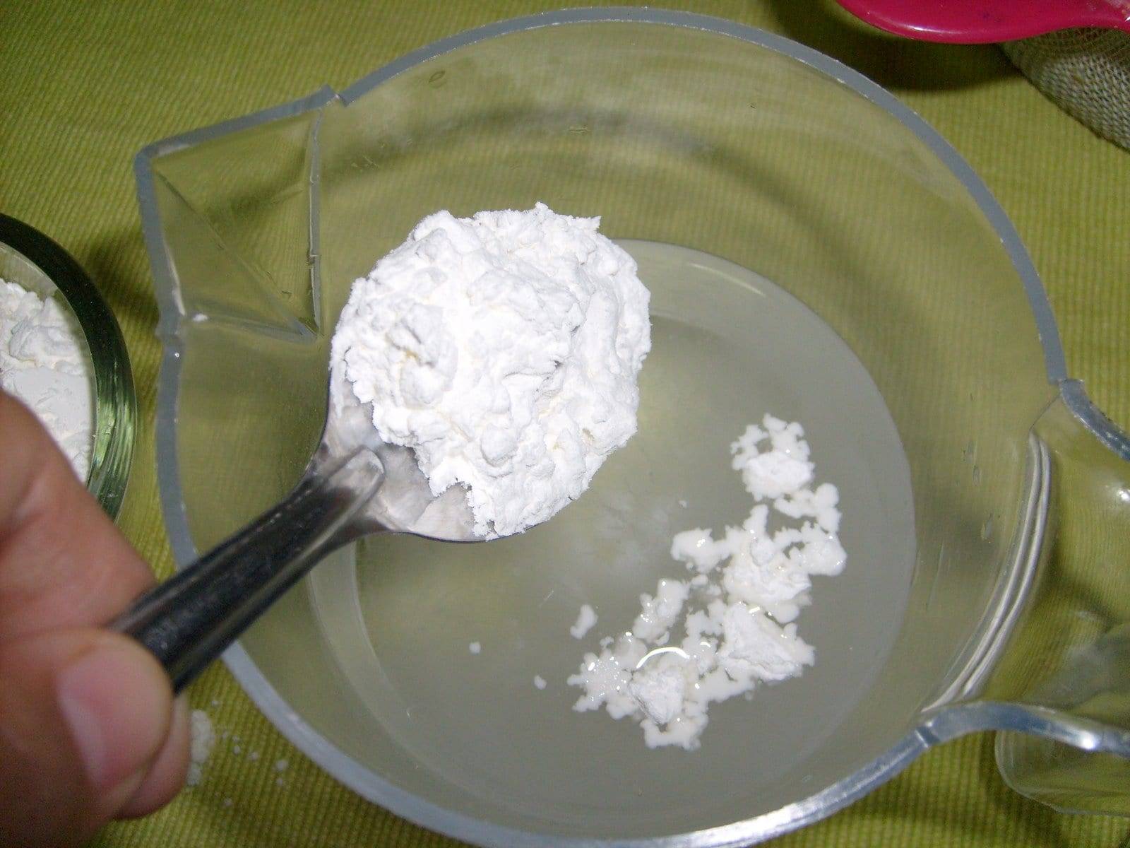 La maicena es perfecta para salvar tus comidas. pasado de sal
