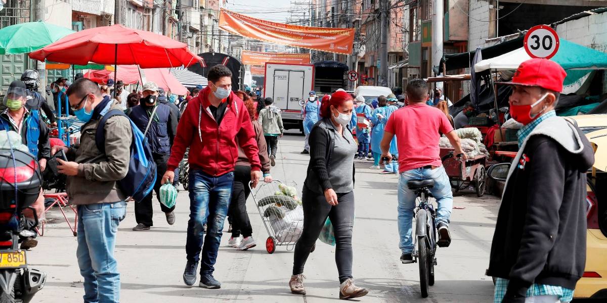 Colombia supera los 10.000 contagios diarios de covid- 19 Colombia supera los 10.000 contagios diarios de covid- 19