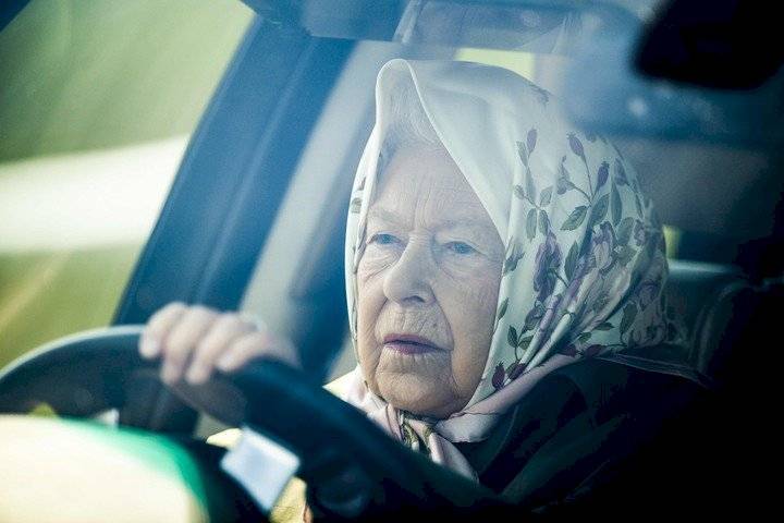 la Reina Isabel II