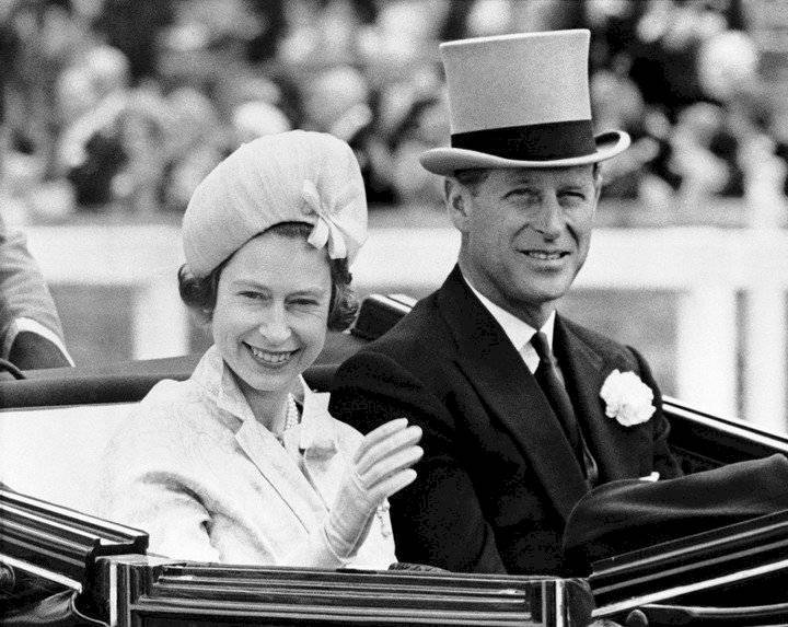 la Reina Isabel II
