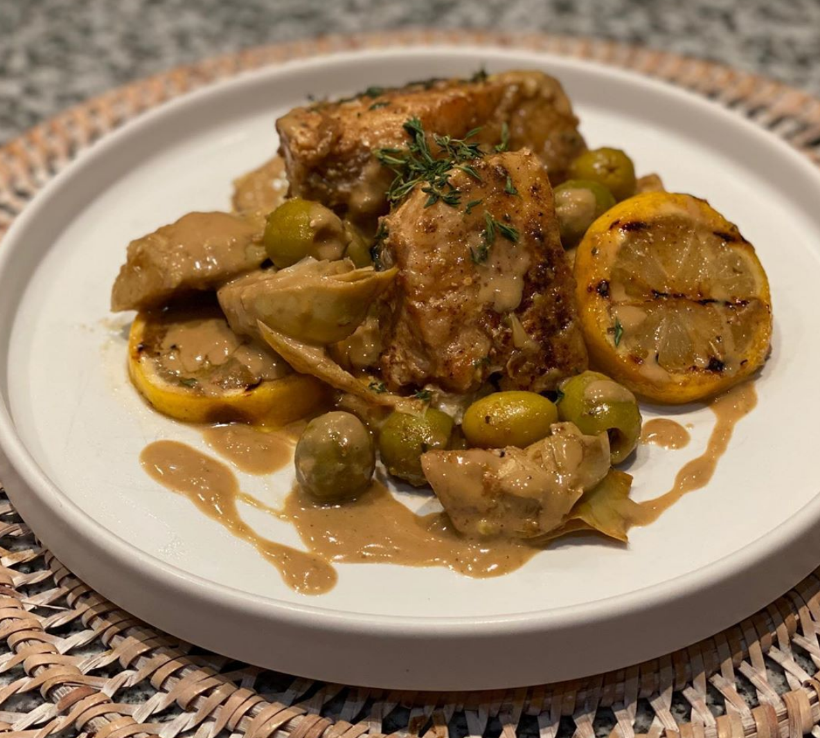 Prepara deliciosos platillos con mayonesa como este robalo con salsa de alcachofas