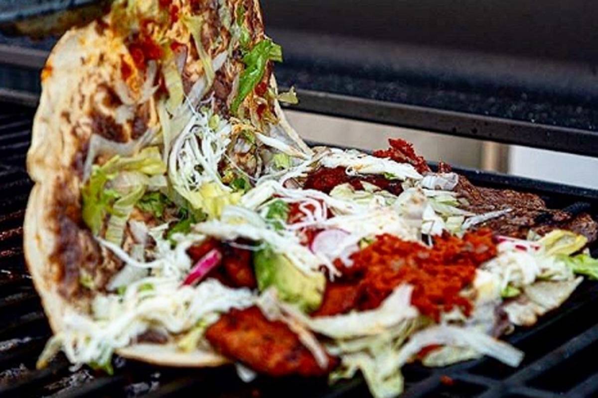 Esta es la receta de las tlayudas oaxaqueñas, el plato más famoso de