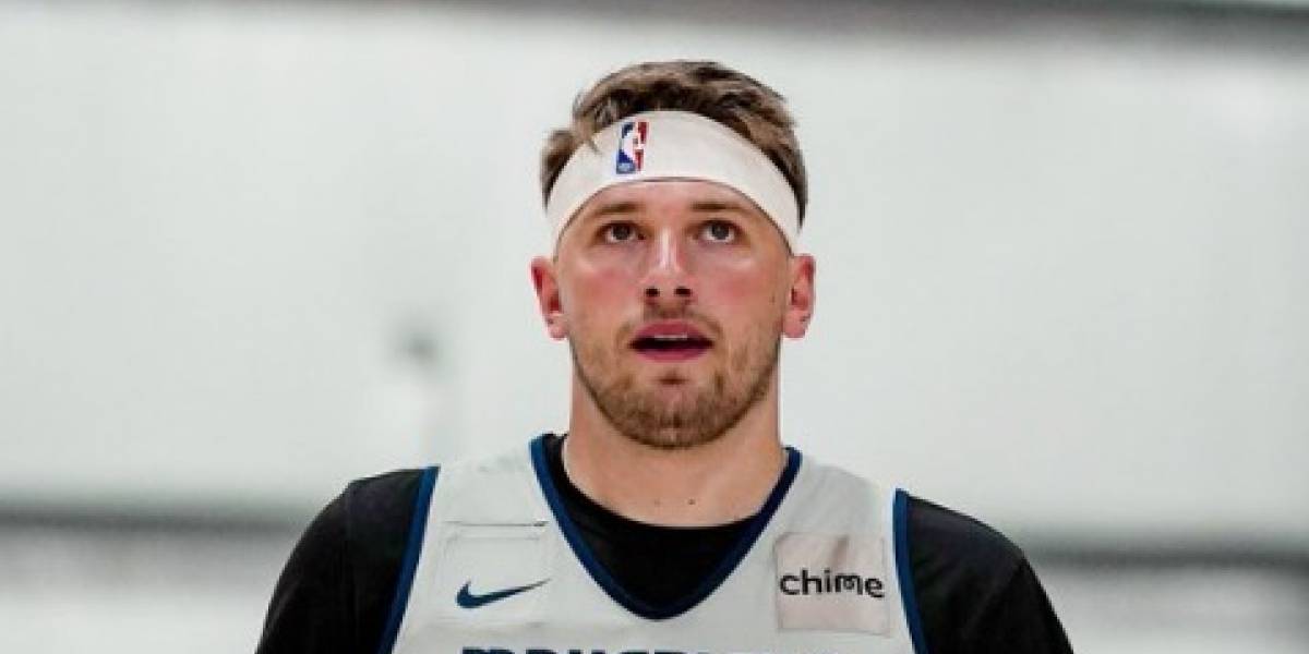NBA: Luka Doncic se salvó por poco de ser golpeado por una cámara robot