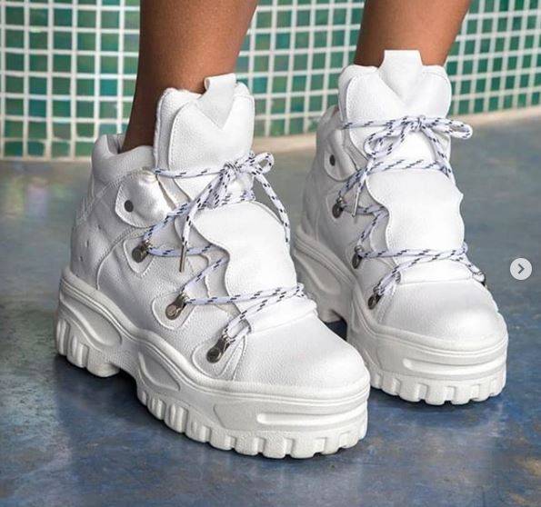 Estos son los outfits ideales para lucir fabulosa con tenis de plataforma Estos son los outfits ideales para lucir fabulosa con tenis de plataforma