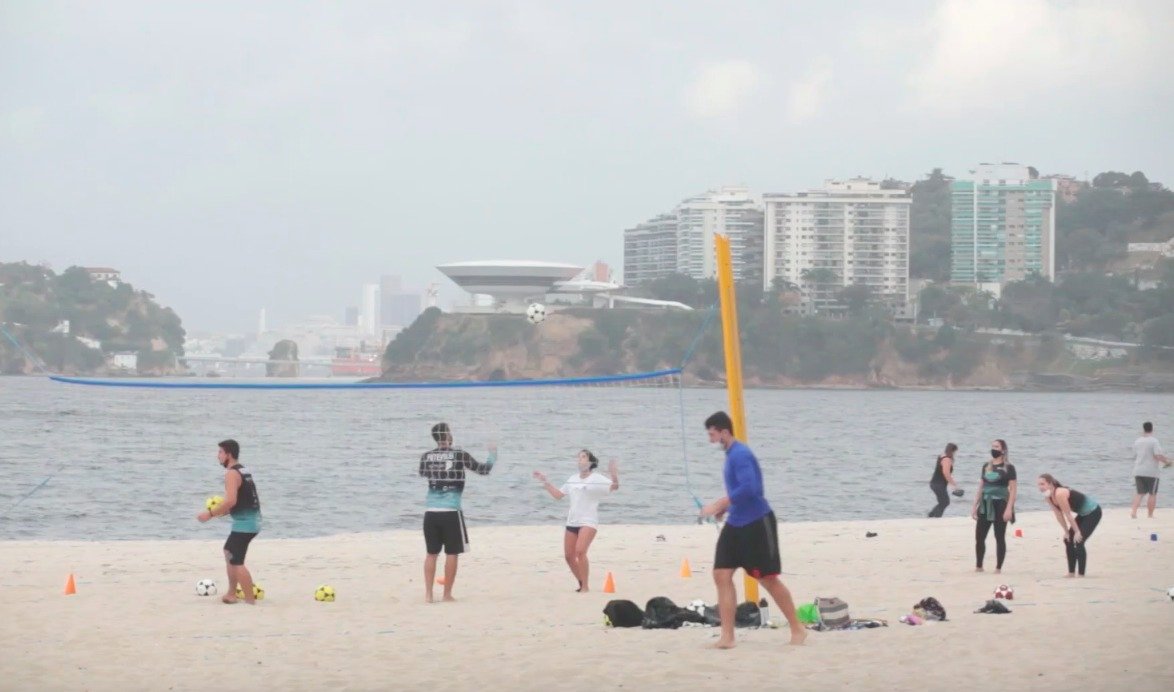 Reabren algunas playas de Brasil para practicar deporte pese a las restricciones por Covid-19