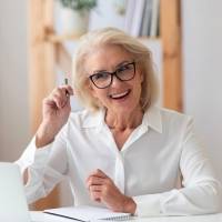 Cubre las canas y quítate unos años con estos tintes rubios en tendencia