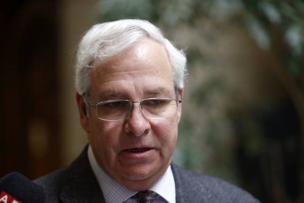 Diputado Ignacio Urrutia responde por su foto de Augusto Pinochet