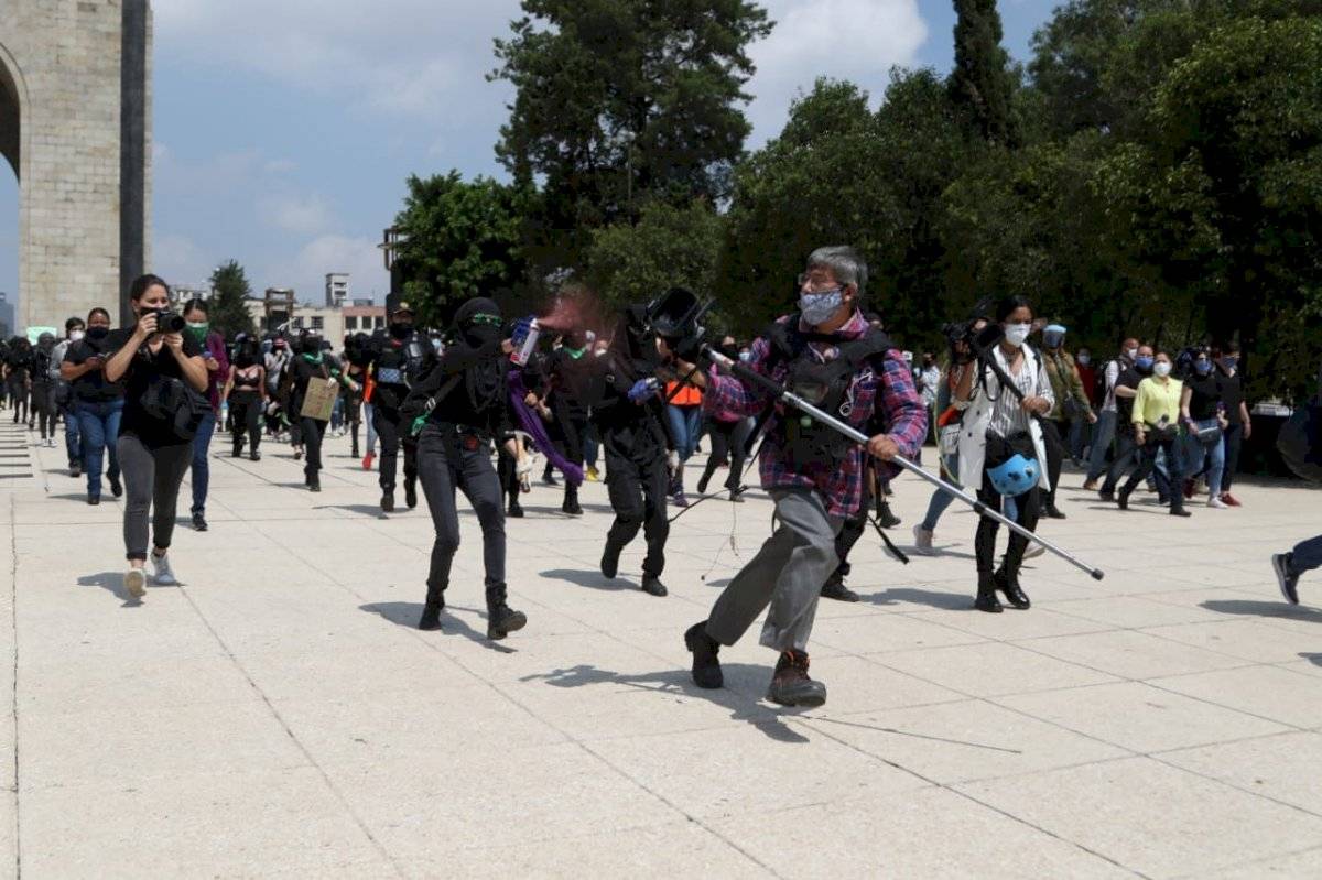 Las jóvenes pidieron que no haya hombres en la marcha, que periodistas masculinos no estén presentes, lo mismo que camarógrafos.