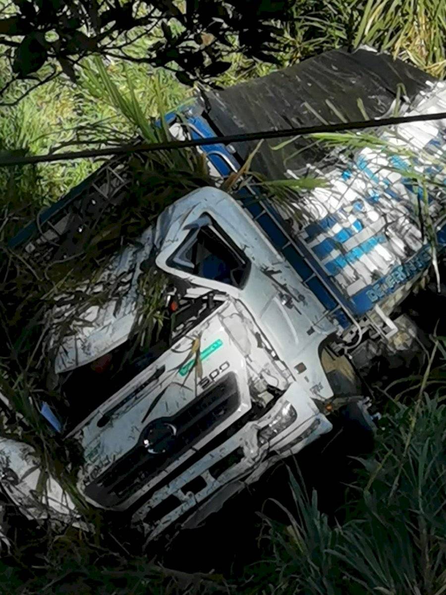 Accidente te tránsito vía Alóag Santo Domingo