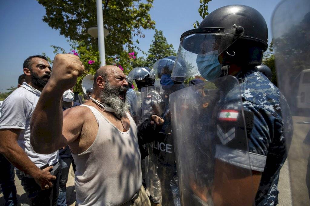 Docenas de manifestantes libaneses protestaron enojados por los cortes de energía prolongados