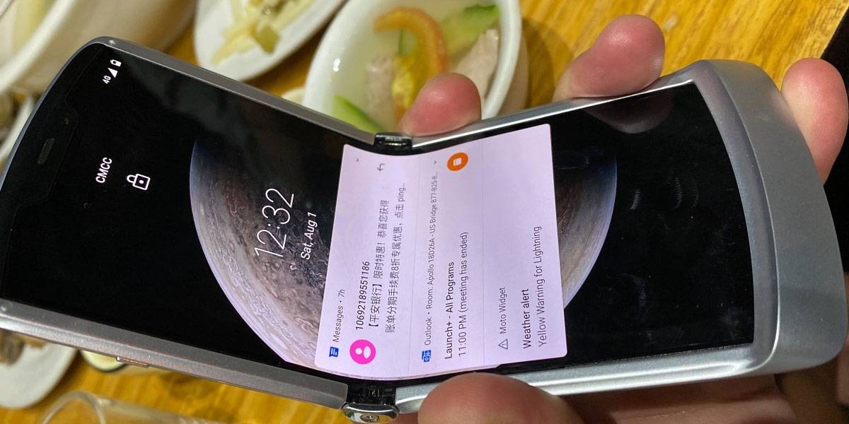 Moto razr 2020 se filtra en fotografías reales y es brutal