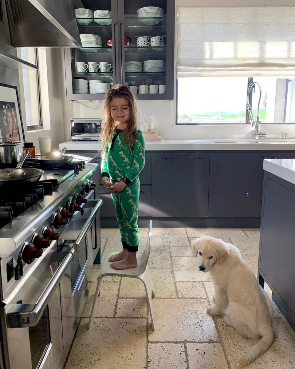 Kourtney Kardashian rapa el cabello a su hijo Reign, después de lucir una larga melena dorada por años