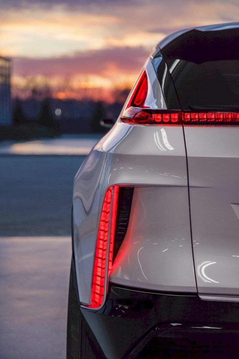 cadillaclyriqtrs-4087c167e346fb960d410f51e93954f6.jpg