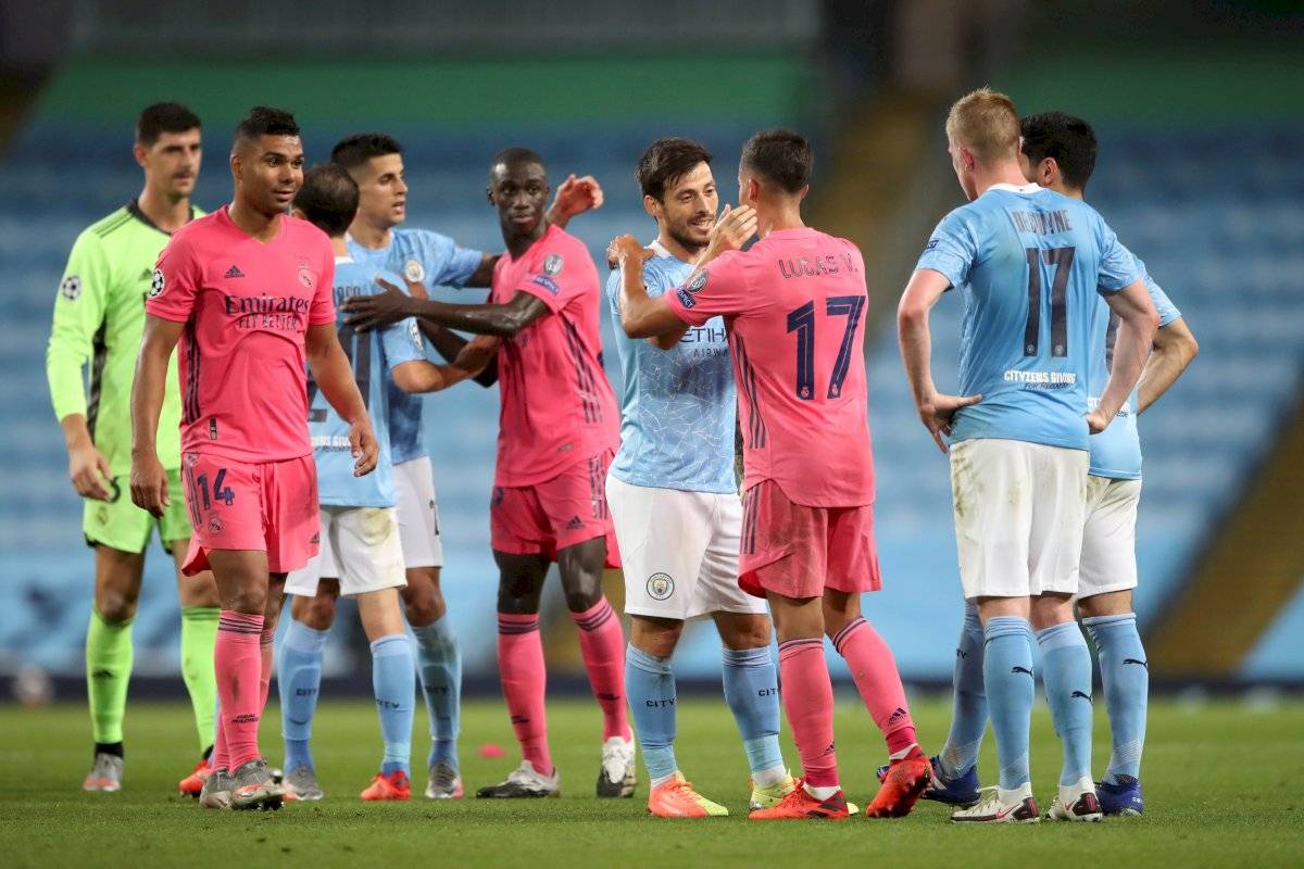 Los jugadores del Manchester City y el Real Madrid después de