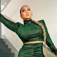 Chiquis Rivera y su look de verano con biker short y crop top verde