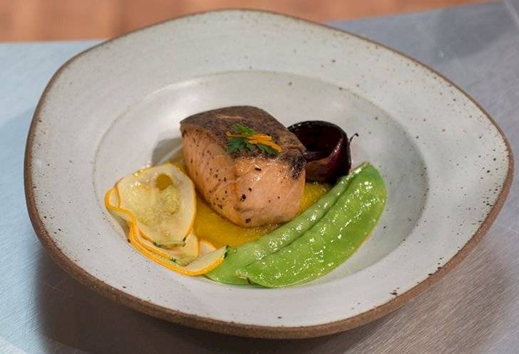 Receita de salmão grelhado com purê de mandioquinha e mel borá