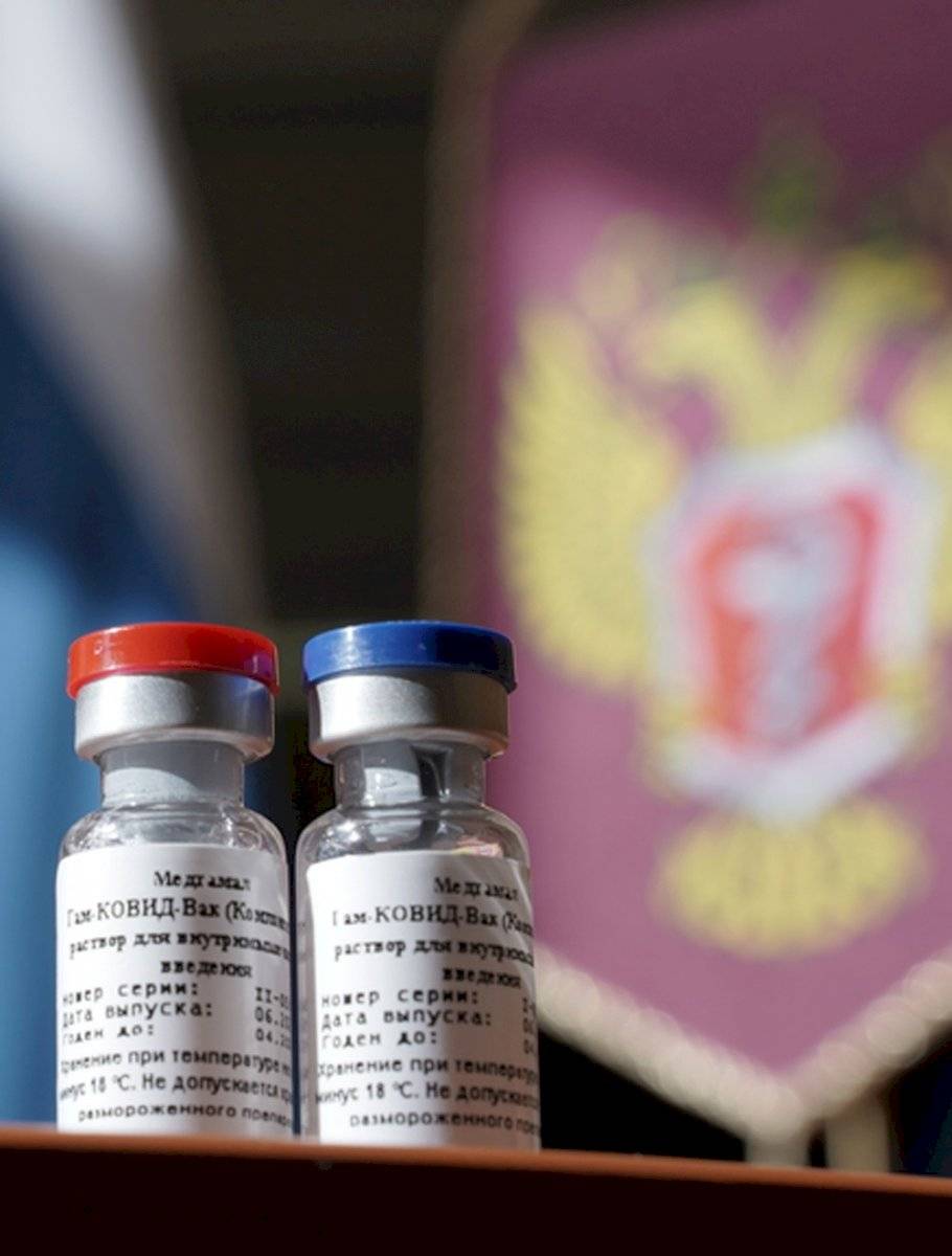 Una foto del Ministerio de Salud de Rusia muestra contenedores con una vacuna recién registrada contra el COVID-19