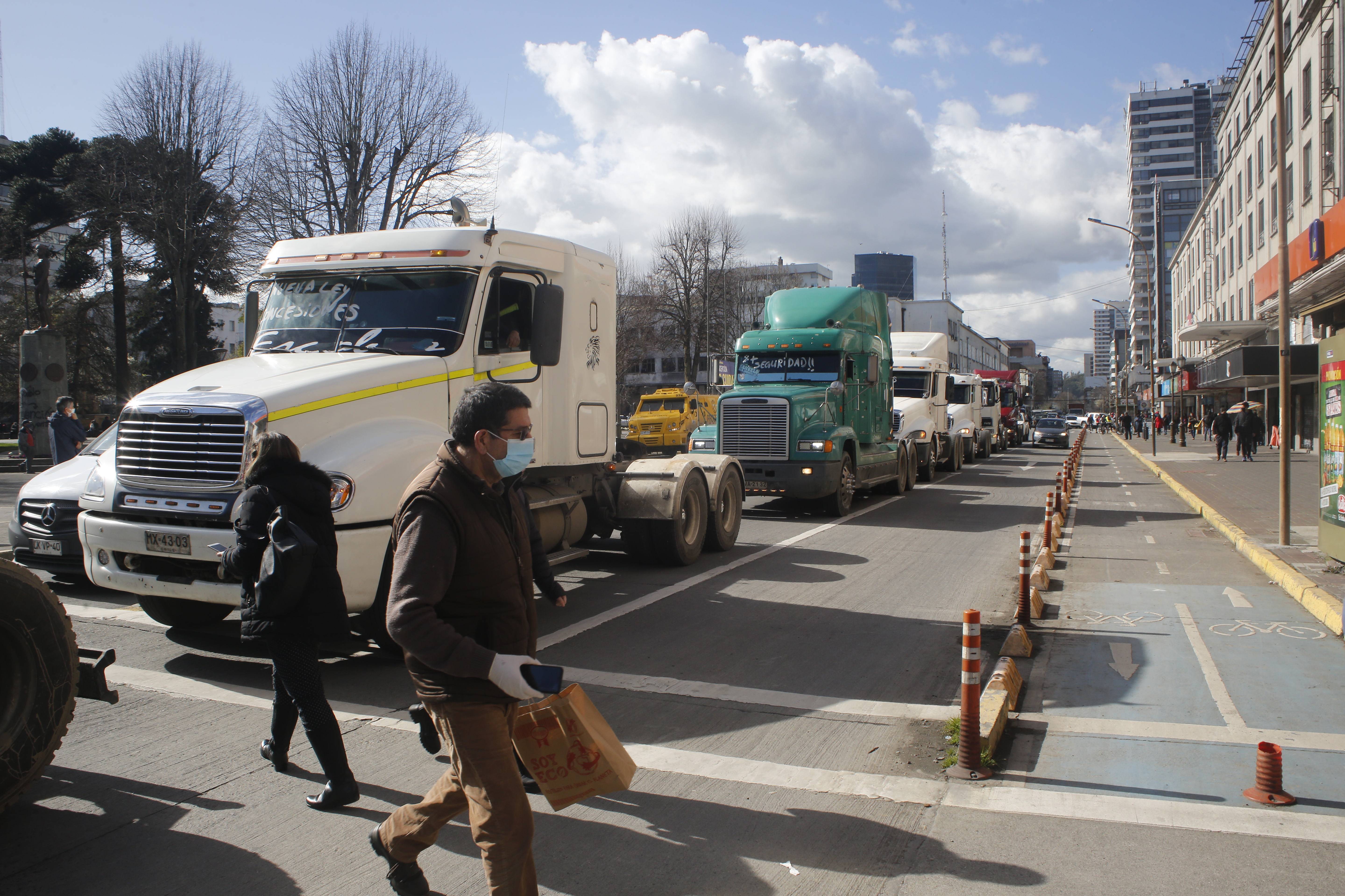 Los camioneros han realizado una serie de movilizaciones pidiendo mayor seguridad. Los camioneros han realizado una serie de movilizaciones pidiendo mayor seguridad.