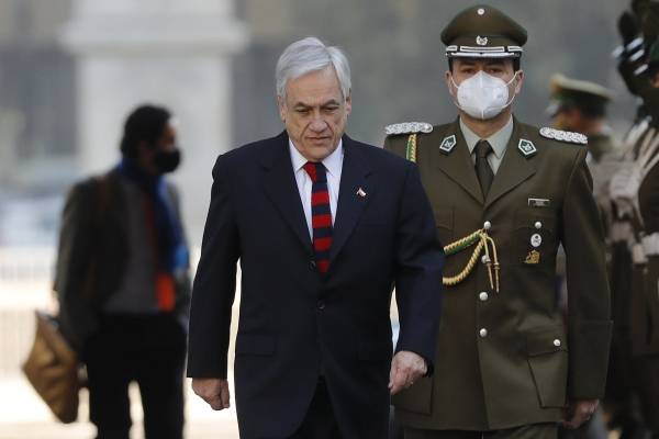 Cadem: Aprobación a Piñera cae 6 puntos y llega al 18% en medio de crisis de Carabineros