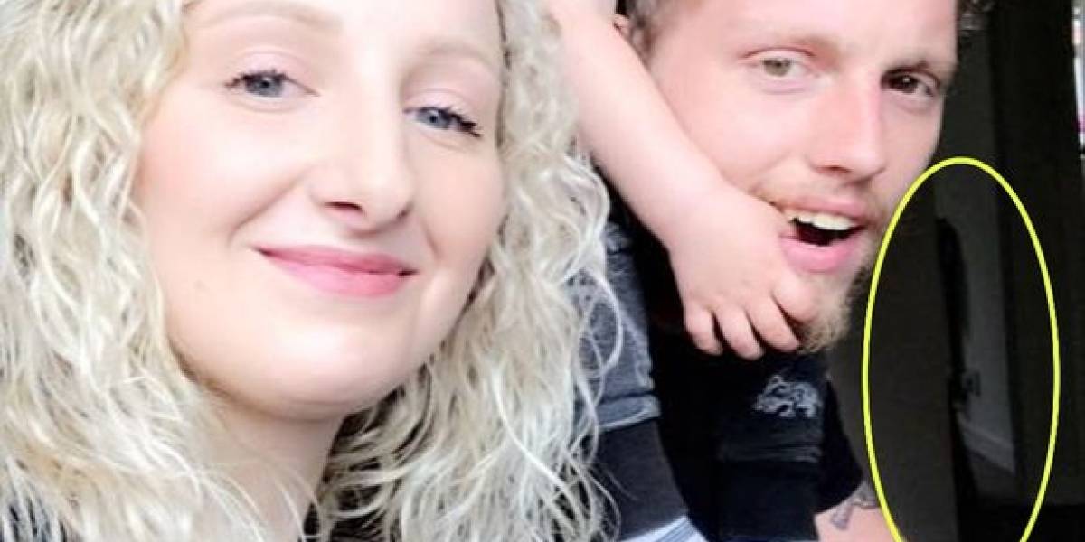 Tirou uma selfie com a família e descobriu um 'fantasma' na foto