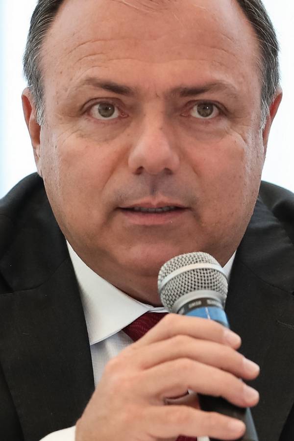 Eduardo Pazuello, ministro interino da Saúde