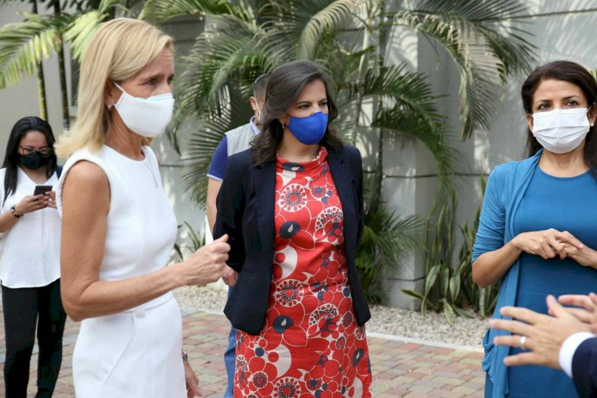 María Paula Romo dice que el envío de estudiantes a clases presenciales será voluntario